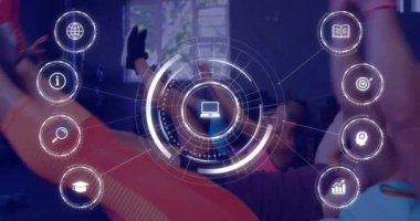 İçerde egzersiz yapan kişinin dijital arayüz animasyonu. Teknoloji, fitness, egzersiz, egzersiz, sanal gerçeklik, artırılmış gerçeklik kavramı