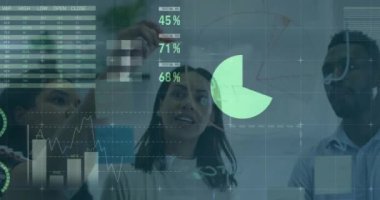 Muhtelif meslektaşların ofiste tartışması üzerine iş veri analizi animasyonu. Takım çalışması, işbirliği