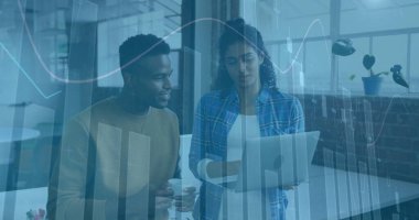 Mali veriler ve borsa imajı, iki meslektaşın ofiste iş görüşmesi üzerine. Finans, iş, takım çalışması, işbirliği, analitik, toplantı