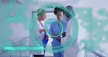 Çeşitli doktorların konuştuğu veri işleme ve diyagramların görüntüsü. Teknoloji, tıp ve dijital arayüz kavramı dijital olarak oluşturulmuş görüntü.