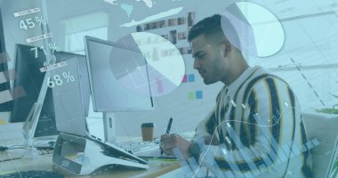 Ofisteki iki ırklı iş adamının mali veri işleme görüntüsü. Küresel finans, iş, bağlantılar, hesaplama ve veri işleme kavramı dijital olarak oluşturuldu.