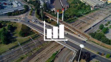 Yoğun yol ve demiryolu hattının havadan görüntüsü üzerinde bar haritası. Finans, iş, teknoloji, bilgi, veri, analitik