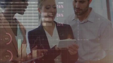 Ofiste tartışan çeşitli meslektaşlar üzerinde iş veri analizi animasyonu. takım çalışması, işbirliği, strateji, tartışma, teknoloji, yenilik