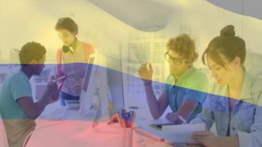 Kolombiya bayrağı animasyon örtüşen iş arkadaşları. Takım çalışması, şirket, iş, çeşitlilik, takım, işbirliği