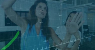 Finansal veriler inceleniyor, borsa animasyon örtüşen kadınlar. Finans, analitik, iş, analiz, teknoloji, yatırım