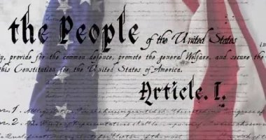 Amerikan bayrağı animasyon kaplamalı ABD Anayasası metni. Vatanseverlik, ABD, özgürlük, bağımsızlık, tarih, demokrasi