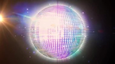 Işık yansımaları ve ışıltılı animasyonlarla dönen disko topu. Parti, gece kulübü, dans, kutlama, parıltı, retro
