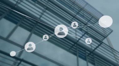 Modern bina arkaplanı üzerinde bağlantılar ve kullanıcı simgeleri animasyonu ağı. Teknoloji, ağ oluşturma, bağlantı, dijital, iletişim, gökdelen