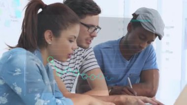 Dizüstü bilgisayarda işbirliği yapan çeşitli gruplar üzerindeki veri eğilimleri analiz ediliyor. takım çalışması, işbirliği, teknoloji, analiz, iş, çalışma