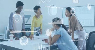 Modern ofiste işbirliği yapan çeşitli takımlar üzerinde iş veri analizi animasyonu. takım çalışması, işbirliği, teknoloji, strateji, toplantı, yenilik