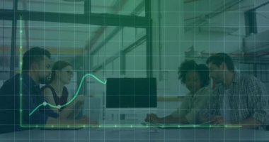 Ofiste çalışan çeşitli iş adamları için finansal veri tablosu animasyonu. takım çalışması, işbirliği, veri analizi, finans, teknoloji