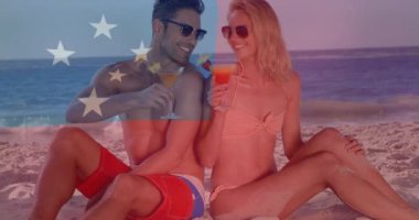 Kokteyllerle plajda dinlenmek, çift samoa bayrağı animasyonunda yaz tatilinin tadını çıkarıyor. Rahatlama, seyahat, tatil, tatil, tropik, okyanus