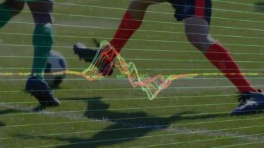 Futbol oyuncuları sahada performans veri analizi animasyonuyla onların üzerindeler. Spor, sporcular, teknoloji, takım çalışması, aksiyon, maç