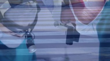 Maske ve far takan bir cerrah, yaya geçidinde tıbbi animasyon. Sağlık, cerrahi, teknoloji, şehir, işletme, ekipman