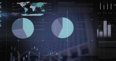 Gökyüzüne karşı modern binanın düşük açılı görüntüsü üzerinden bilgi arayüzü görüntüsü. Dijital bileşik, çoklu pozlama, rapor, iş, büyüme, ilerleme, küresel ve mimari kavram.