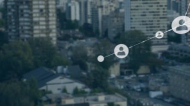 Şehir manzarası üzerinde bağlantılar ve veri işleme animasyonu ağı. Teknoloji, dijital, iletişim, ufuk çizgisi, fütüristik, yenilik