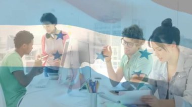 Modern ofiste işbirliği yapan çeşitli takımların Honduras bayrağı animasyonu. Takım çalışması, işbirliği, çok kültürlü, çeşitlilik, şirket, iş konsepti