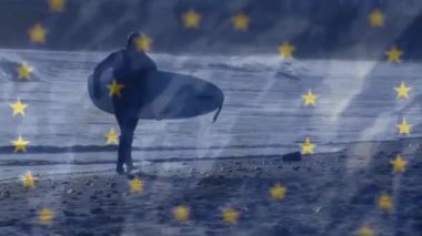 Plajda sörf tahtası tutan kişinin Avrupa Birliği bayrağı animasyonu. Sörf, yaz, eğlence, seyahat, animasyon konsepti