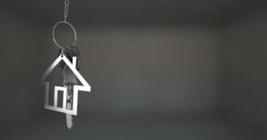 Bulanık arka planda ev şeklinde anahtarlık animasyonu. Gayrimenkul, ev, anahtarlık, anahtar, taşınma, dijital