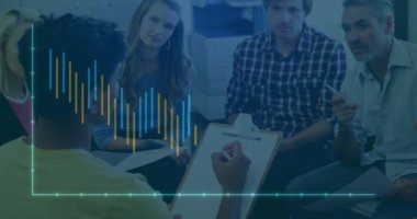 Finansal veri tablosu animasyonu üzerinde tartışan iş ekibi oluşturuldu. takım çalışması, analitik, toplantı, strateji, işbirliği, büyüme kavramı