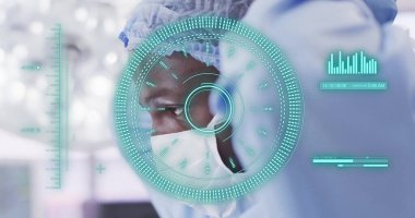 Afrika kökenli Amerikalı cerrahın ameliyat odasındaki tarama ve veri işleme görüntüsü. Küresel tıp, sağlık, bilgisayar ve dijital arayüz kavramı dijital olarak oluşturuldu.