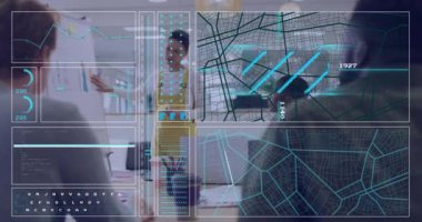 Ofisteki çeşitli iş adamları üzerindeki veri ve grafiklerin analizi. veri analizi, takım çalışması, işbirliği, teknoloji, toplantı, yenilik