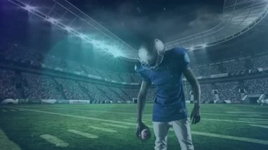 Futbol oyuncusu stadyum ışıkları ve parlayan animasyonla topu sahada tutuyor. Spor, atlet, futbol, yarışma, takım çalışması, şampiyonluk