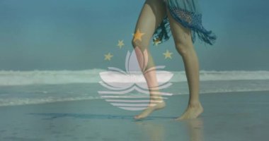 Sahilde yürümek, dalgaların üzerinde Macau bayrağı canlandırmak. Okyanus, deniz kenarı, dinginlik, huzur, meditasyon, grafikler