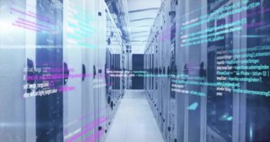 Veri merkezindeki sunucular üzerinde veri işleme animasyonu. Teknoloji, bilgisayar, ağ, dijital, altyapı, bulut