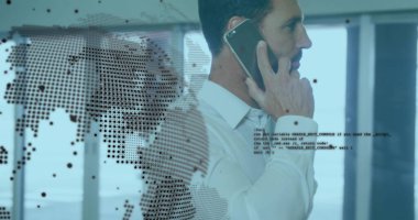 Akıllı telefon kullanan iş adamlarının dijital veri işleme görüntüsü. Küresel iş, finans ve ekonomik kriz kavramı dijital olarak üretilen imaj.