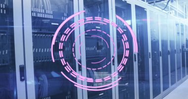 Bilgisayar sunucuları üzerinde tarama ve veri işleme resmi. Küresel finans, iş, bağlantılar, hesaplama ve veri işleme kavramı dijital olarak oluşturuldu.