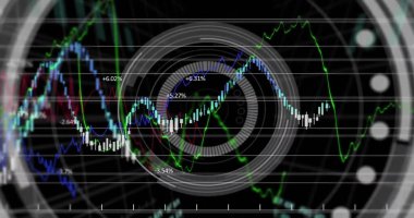 Karanlık arka planda tarama ve ızgara üzerinden finansal veri işleme resmi. Küresel finans, iş, bağlantılar, hesaplama ve veri işleme kavramı dijital olarak oluşturuldu.