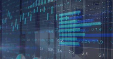 Veri sunucu odasının üzerinde birden fazla grafik ve takas tahtası resmi. Dijital bileşik, çoklu pozlama, rapor, iş dünyası, borsa, veri merkezi, ağ ve teknoloji kavramı.