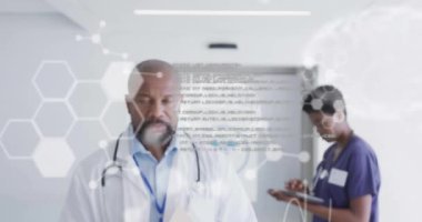 Hastanedeki sağlık uzmanları üzerinde tıbbi veriler ve beyin taraması. Teknoloji, tanı