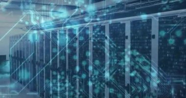 Sunucu odasındaki bağlantı ağının animasyonu. Teknoloji ve dijital arayüz kavramı, dijital olarak oluşturulmuş video.