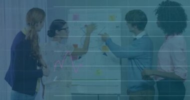 Finansal veri tablolarını canlandırmak, farklı iş takımlarının beyaz tahtada stratejilerini tartışmak. takım çalışması, finans, animasyon, toplantı konsepti