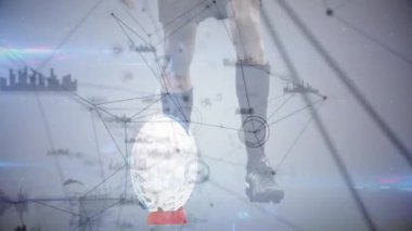 Futbol topunu tekmeleyen kişinin geometrik şekilleri ve veri işleme animasyonu. Teknoloji, atletik, dijital, hareket, analitik