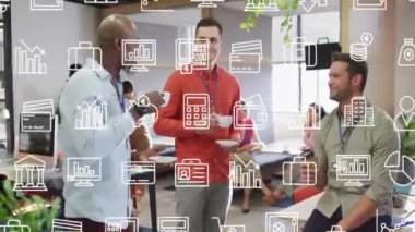 Ofisteki çeşitli profesyonel ağlar üzerinde iş simgeleri ve veri analizi animasyonları. takım çalışması, işbirliği, strateji, teknoloji, yenilik, kurumsal