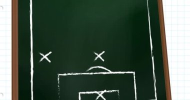Yeşil arkaplan üzerinde ok ve haçlar olan tebeşir tahtası futbol animasyonu. planlama, spor, koçluk, diyagram, taktik, taktik kitabı