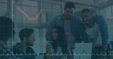 Ofiste işbirliği yapan çeşitli iş adamları için finansal grafik animasyonu. işbirliği, istatistik, analitik, finans, teknoloji, iş akışı
