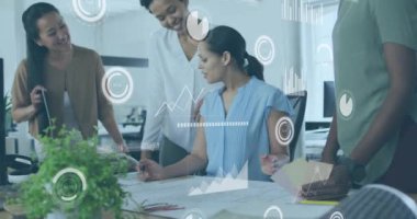 Modern ofiste işbirliği yapan çeşitli takımlar üzerinde iş veri analizi animasyonu. takım çalışması, işbirliği, teknoloji, yenilik, dijital, strateji