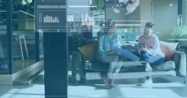 Modern ofiste tartışan iki kadın için iş veri analizi animasyonu. Teknoloji, takım çalışması, işbirliği, analiz, istatistik, yenilik