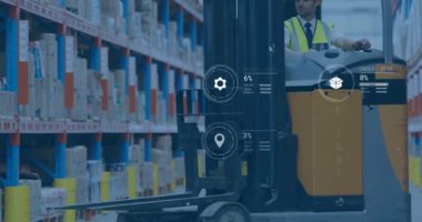 Depo çalışanı forklift kullanıyor, depo geçmişi üzerinde lojistik veri işleme animasyonu yapıyor. operatör, tedarik zinciri, nakliye, envanter, teknoloji, dağıtım