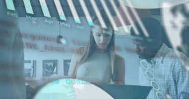 Modern ofiste işbirliği yapan çeşitli meslektaşların iş veri analizi animasyonları. Takım çalışması, işbirliği, teknoloji, profesyonel, kurumsal, toplantı