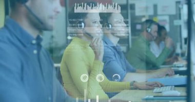 Çeşitli müşteri hizmetleri temsilcileri üzerinde veri işleme ve analitik animasyon çalışmaları. takım çalışması, işbirliği, teknoloji, müşteri desteği, iş dünyası, iletişim