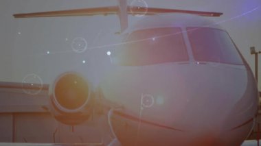 Veri işleme ve uçak üzerinde navigasyon animasyonuna sahip bir uçak. Havacılık, teknoloji, dijital, uzay, yenilik, uçuş