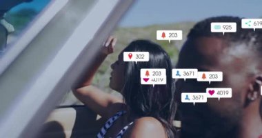 Araba kullanan insanlarla ilgili sosyal medya animasyonları. Teknoloji, seyahat, iletişim, bağlantı, akıllı telefon, etkileşim