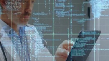 Akıllı telefon kullanarak odaklanmış bir adamın kod ve veri analizi animasyonunu programlıyorum. Teknoloji, kodlama, fütüristik, dijital, yenilik