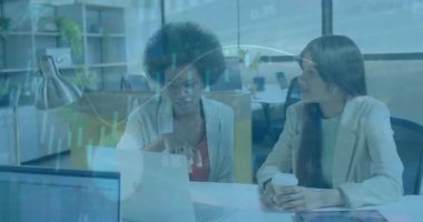 İş veri analizi, iş arkadaşlarının modern ofiste iş görüşmesi üzerine animasyon. takım çalışması, işbirliği, teknoloji, tartışma, toplantı, strateji