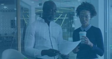 Mali veri işleme animasyonu. İş adamlarının ofiste belgeleri tartışması üzerine. Finans, işbirliği, tartışma, takım çalışması, teknoloji, analitik